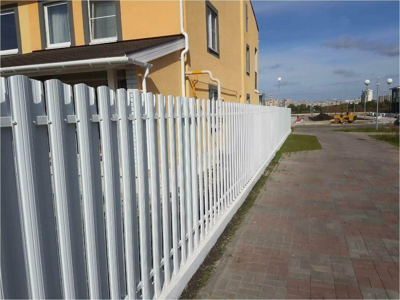 Забор из штакетника 70м фото1 в Новороссийске