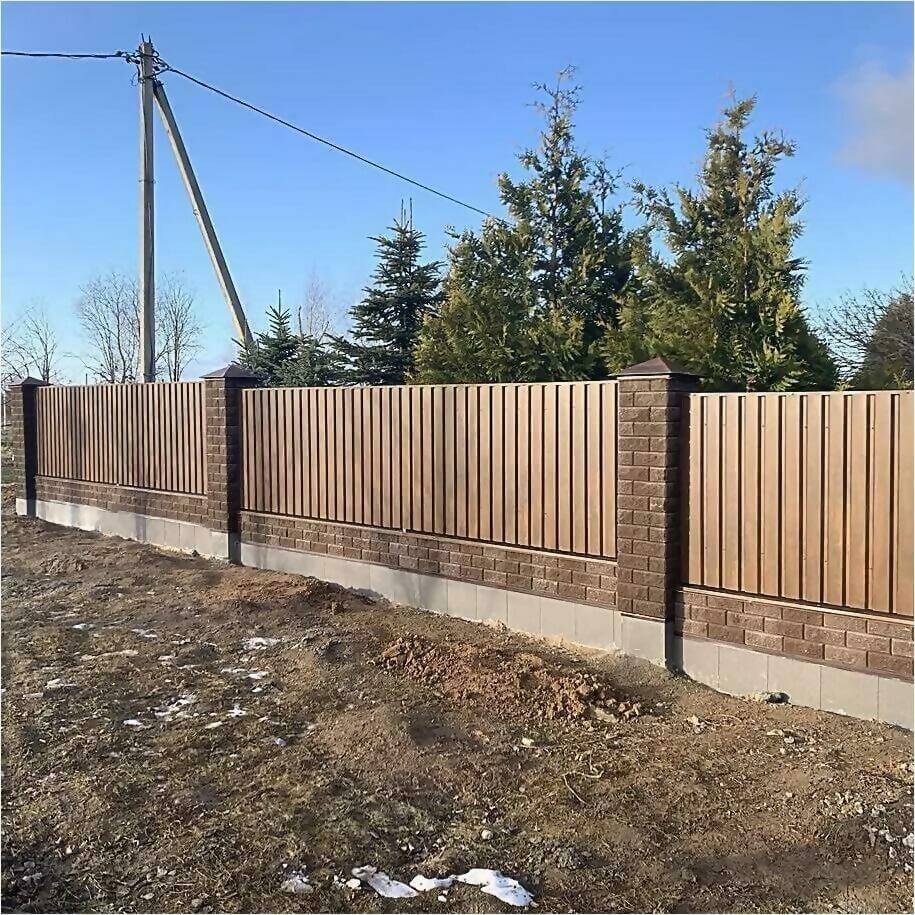 Забор из профлиста НС-21 цвет Printech темное дерево фото1 в Новороссийске