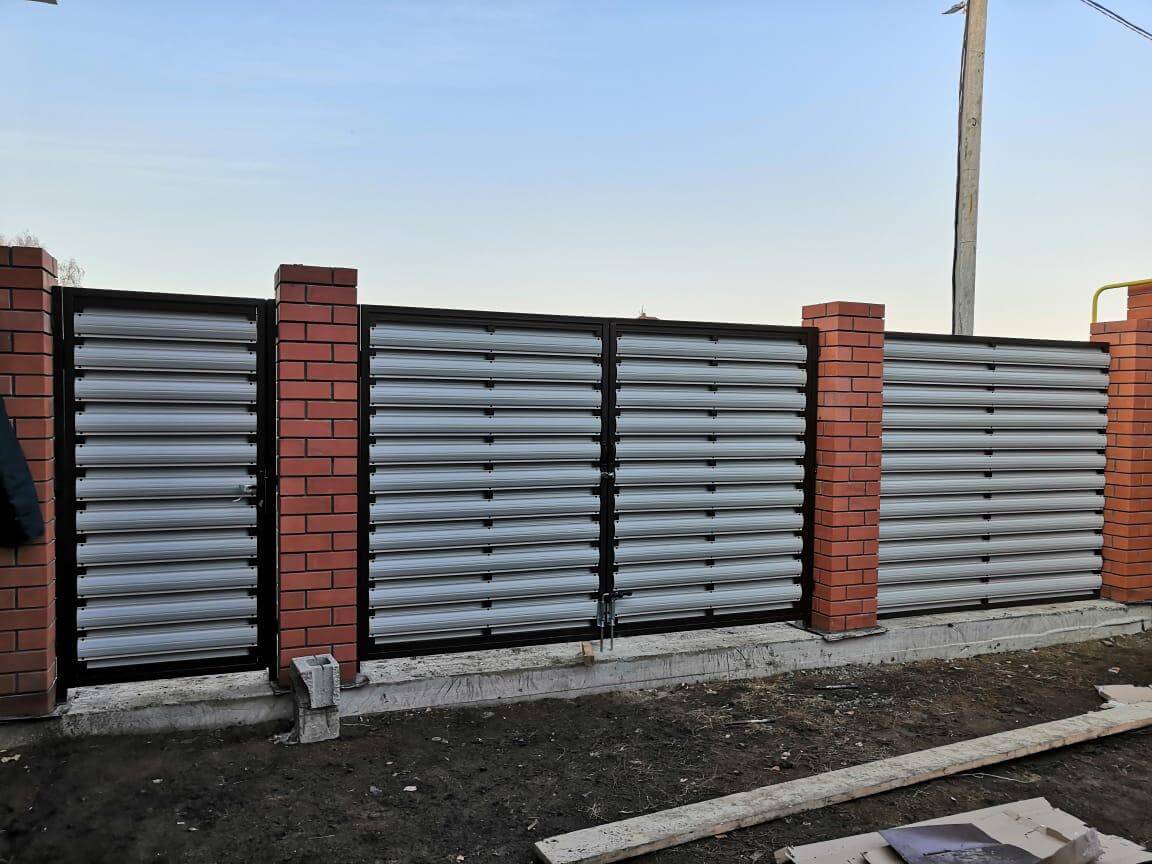 zabor-iz-shtaketnika-ral8017-shokolad-foto3 в Новороссийске