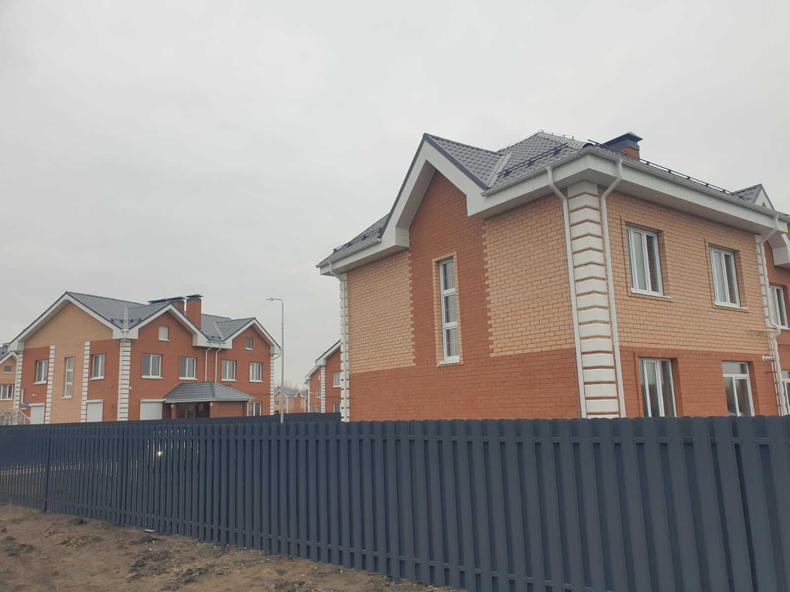 Забор из штакетника 230м Серый Графит фото1 в Новороссийске