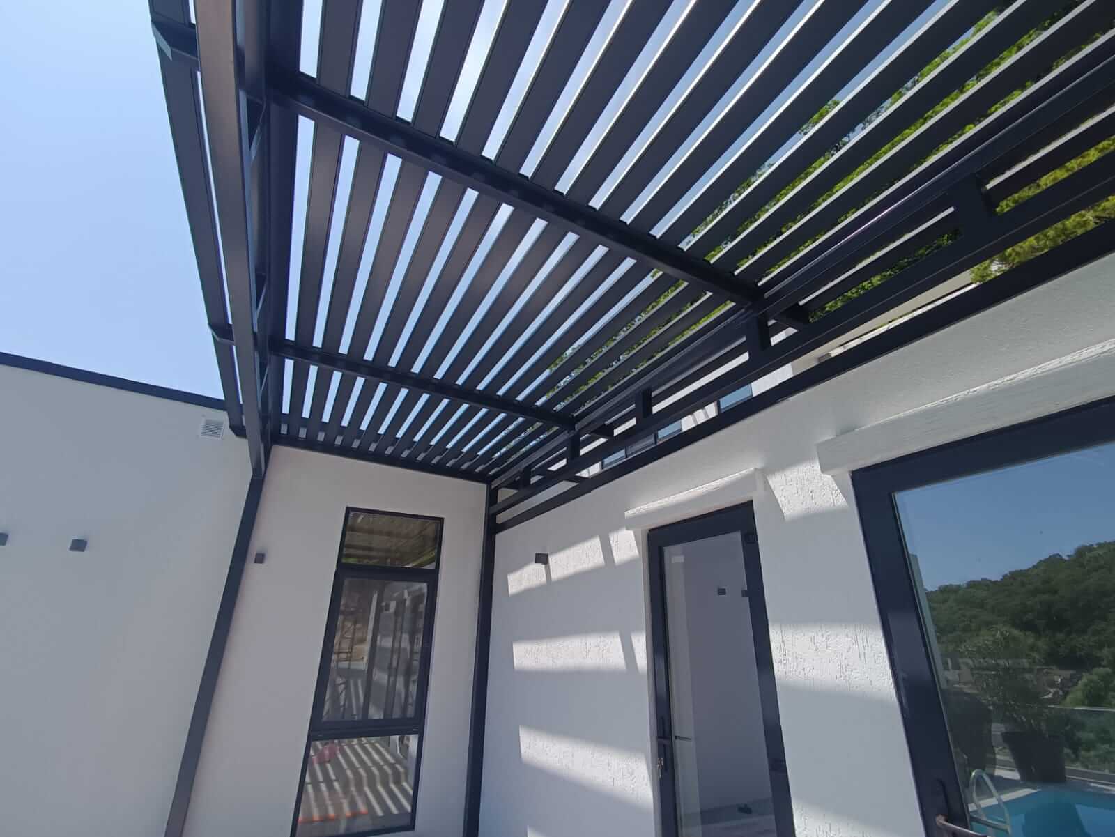 пергола из металлического планкена RAL7024 серый графит фото4 в Новороссийске
