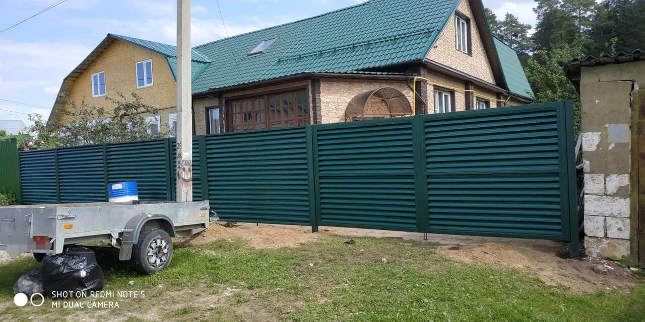 Забор-жалюзи с ламелями еврожалюзи ral6005/6005 Зеленый Мох 2-х сторонний фото1 в Новороссийске