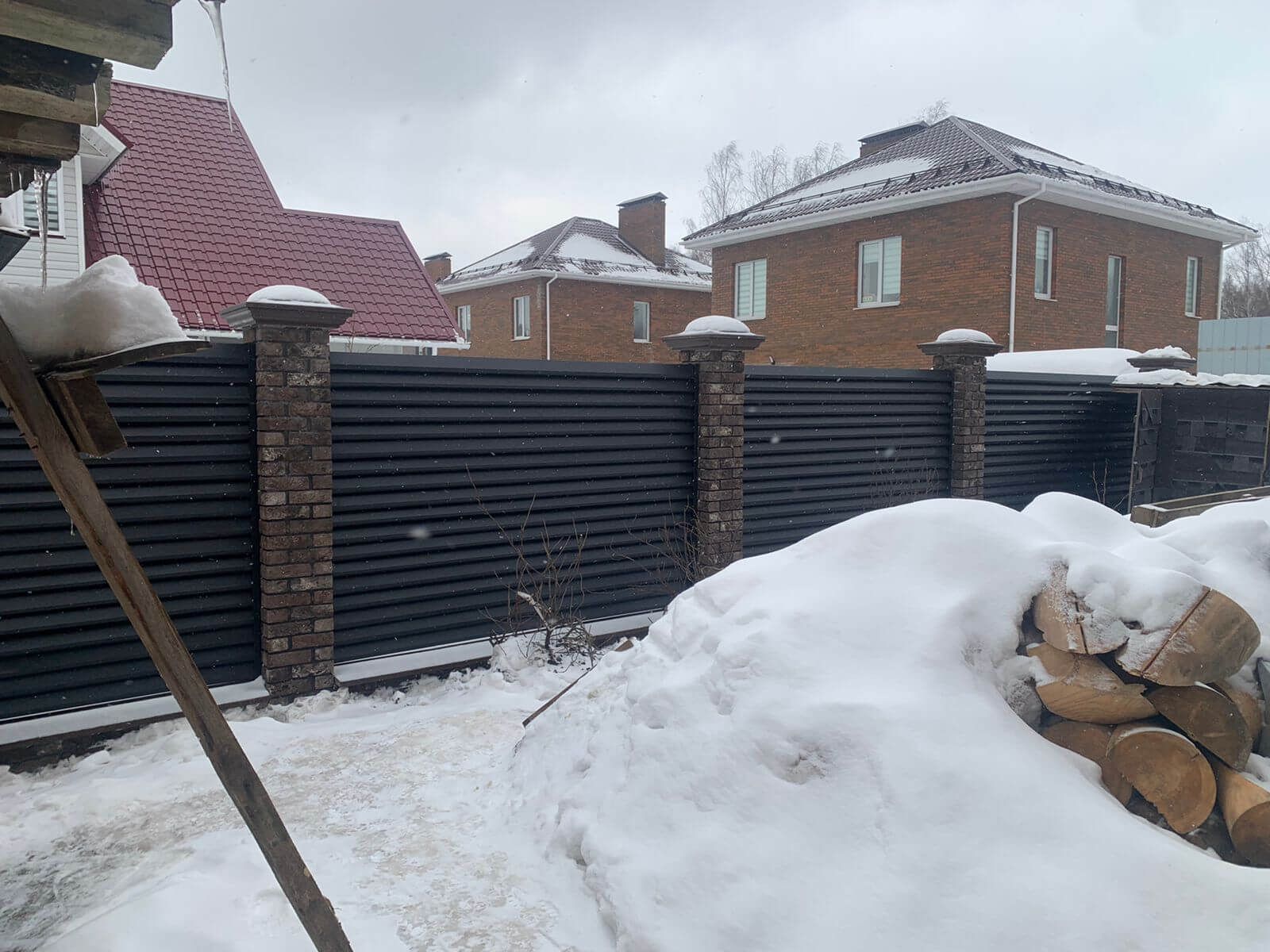 Забор-жалюзи с ламелями реснички RAL9005/9005 Черный двусторонний МАТТЕ в Новороссийске