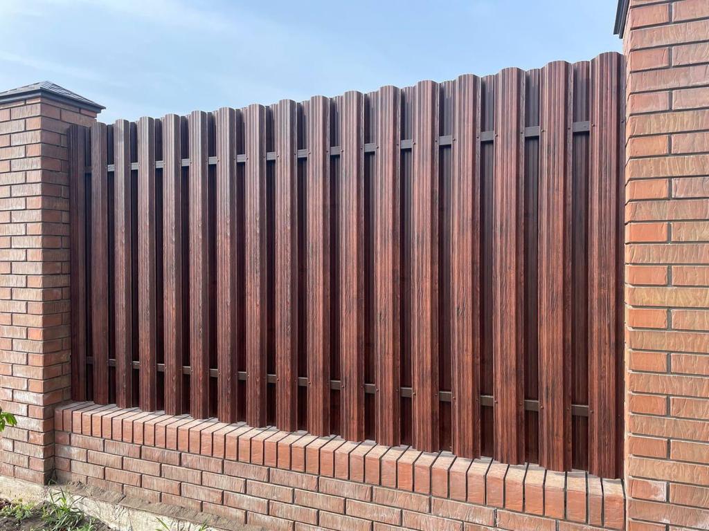 Забор из широкого штакетника 32м Античный Дуб SteelArt двухсторонний фото 3 в Новороссийске