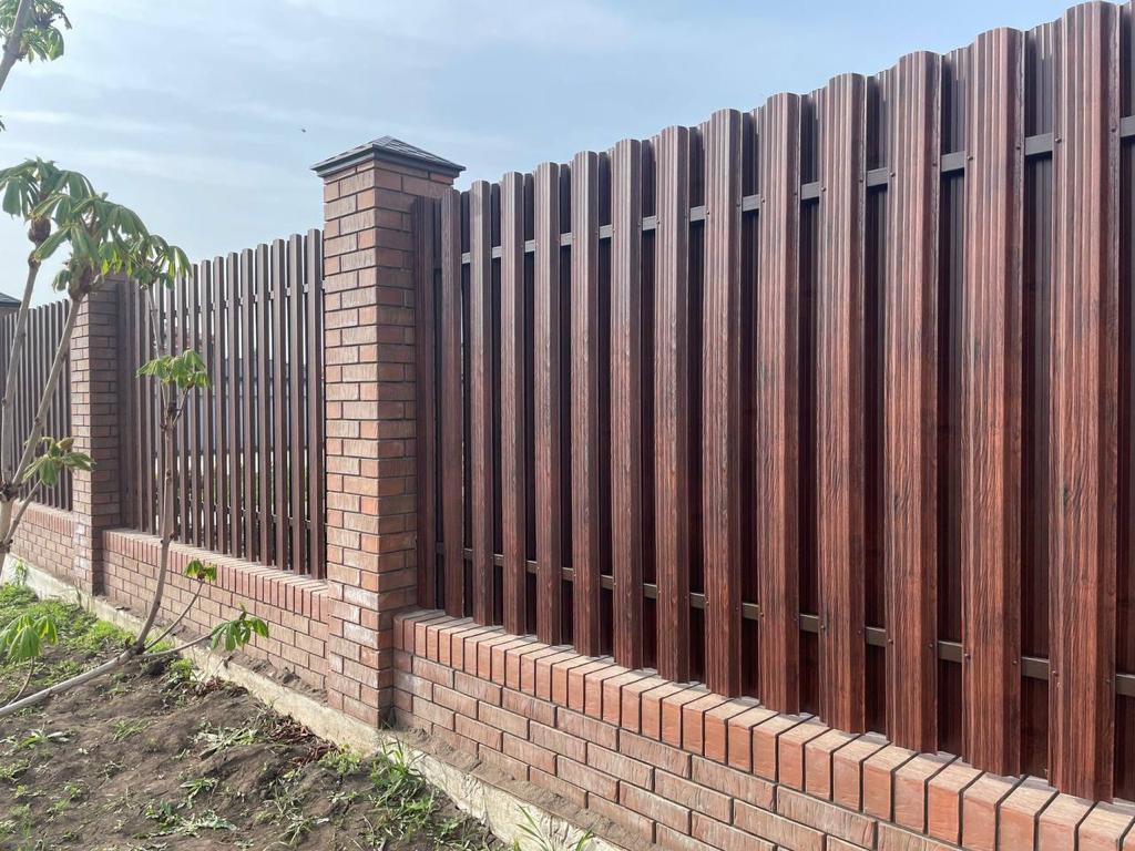 Забор из широкого штакетника 32м Античный Дуб SteelArt двухсторонний в Новороссийске