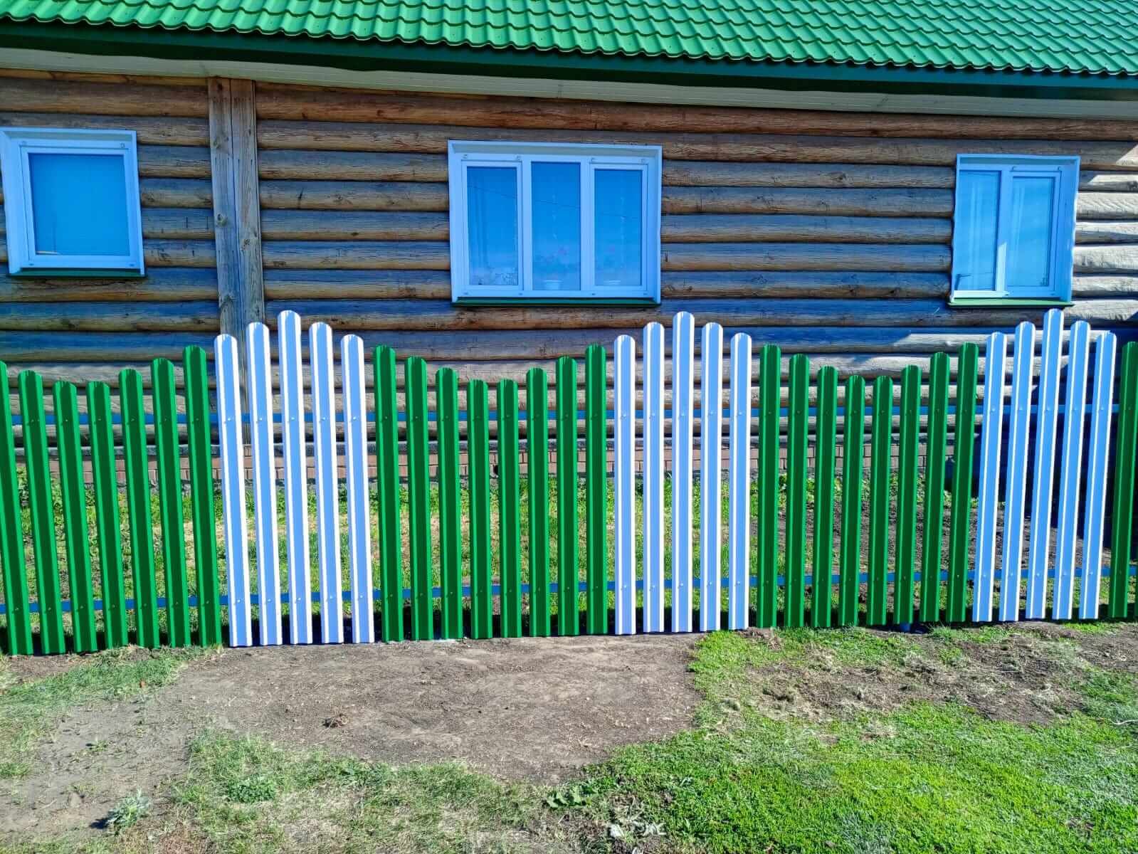 Забор из штакетника 18м в двух цветах RAL9003 Белый + RAL6029 Зеленая Мята в Новороссийске