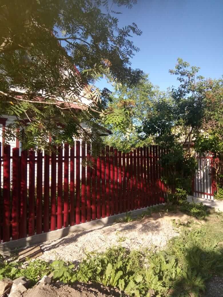 Забор из фигурного штакетника 21м RAL3005 Красное Вино фото 1 в Новороссийске