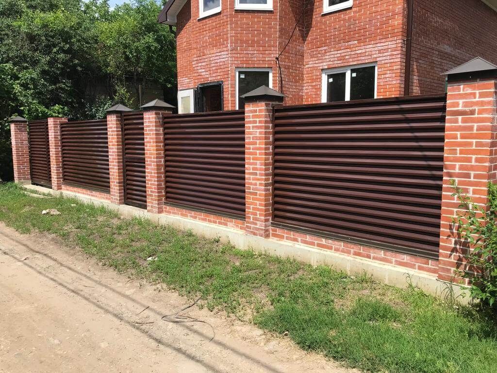 Забор из ламелей ЭКО-Z усиленных 25м RAL8017/8017 Шоколад двусторонний в Новороссийске