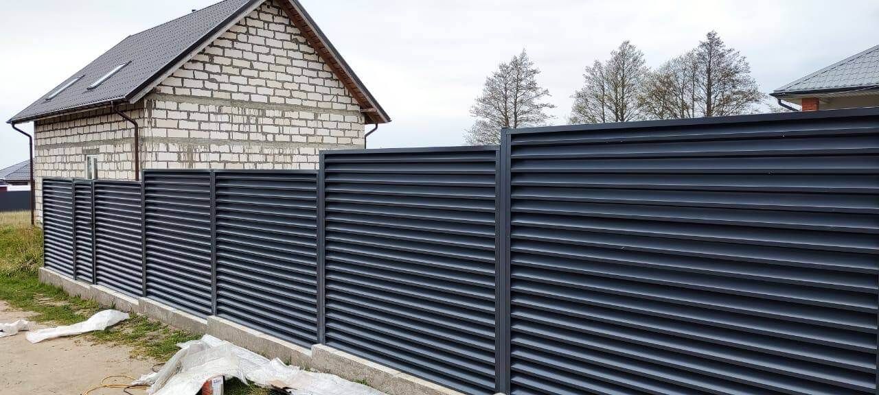 Забор-жалюзи из ламелей ЭКО-Z 24м RAL7024 Серый Графит фото 5 в Новороссийске