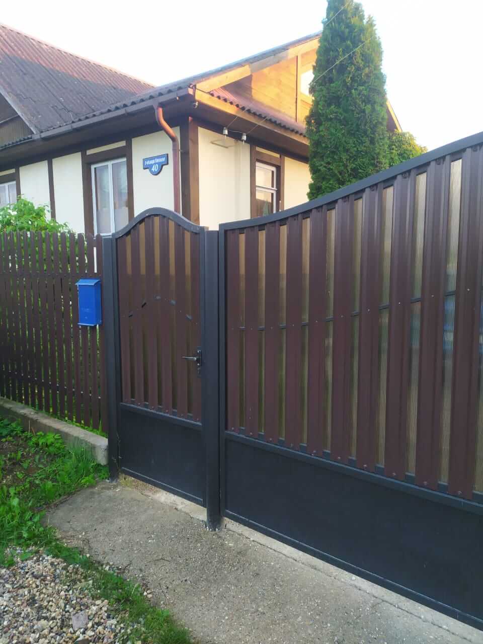 Забор из штакетника ЭКО-М 16м RAL8017 полиэфирная эмаль фото 1 в Новороссийске