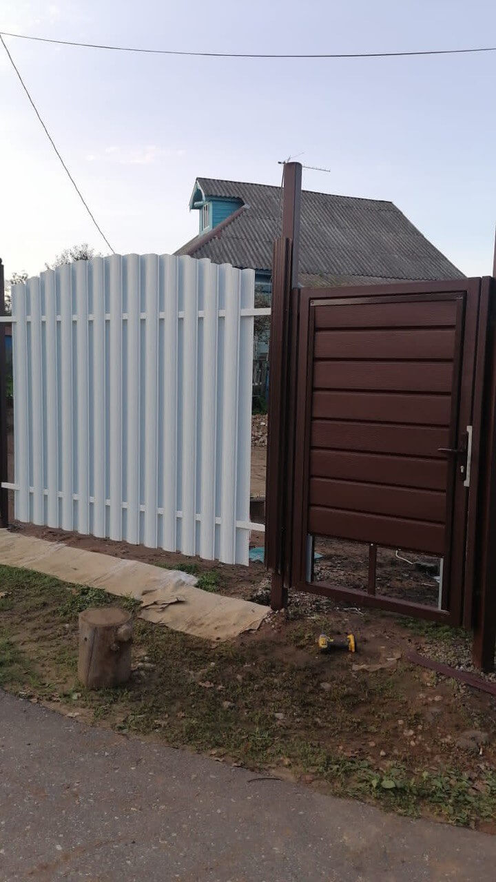 Забор из евроштакетника 24м RAL9003/9003 Белый двухсторонний фото 2 в Новороссийске