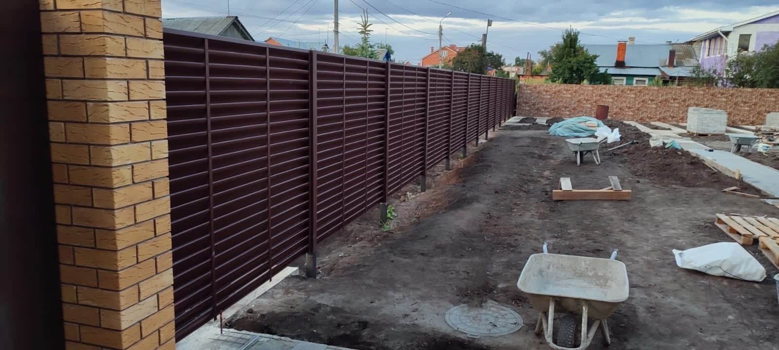 Забор из ламелей еврожалюзи 19м RAL8017/8017 Шоколад двусторонний фото 1 в Новороссийске