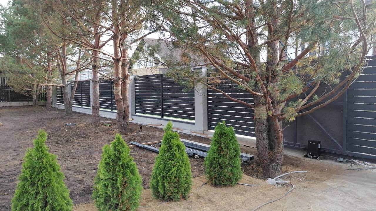 Забор-ранчо из металлопланкена 36м RAL7024 Серый Графит фото 6 в Новороссийске