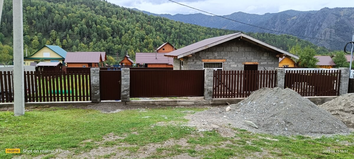 Забор из штакетника фигурного 15м RAL8017/8017 Шоколад двусторонний фото 2 в Новороссийске