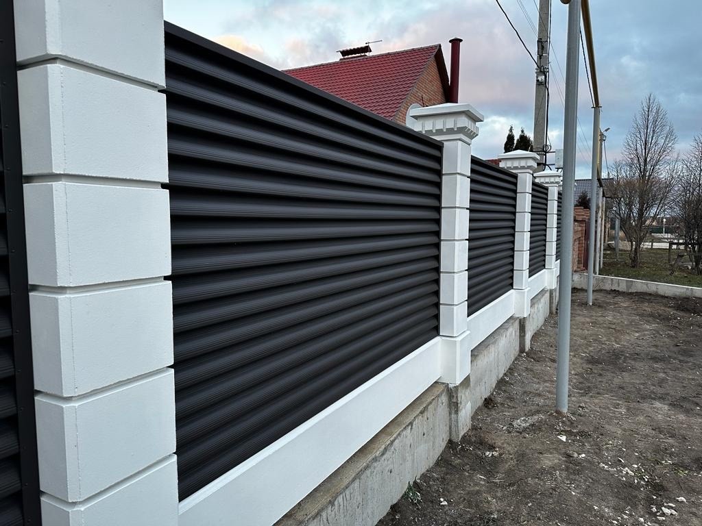 Забор из ламелей Еврожалюзи 35м RAL8019/8019 Темный Шоколад двусторонний MATTE в Новороссийске