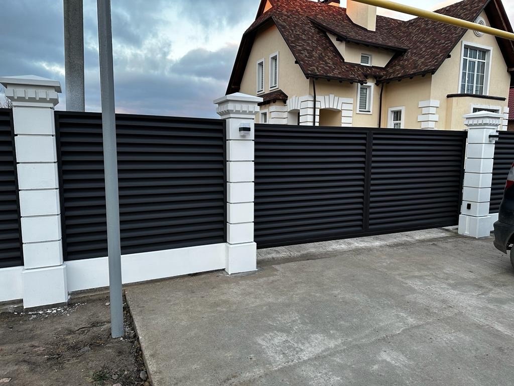 Забор из ламелей Еврожалюзи 35м RAL8019/8019 Темный Шоколад двусторонний MATTE фото 1 в Новороссийске