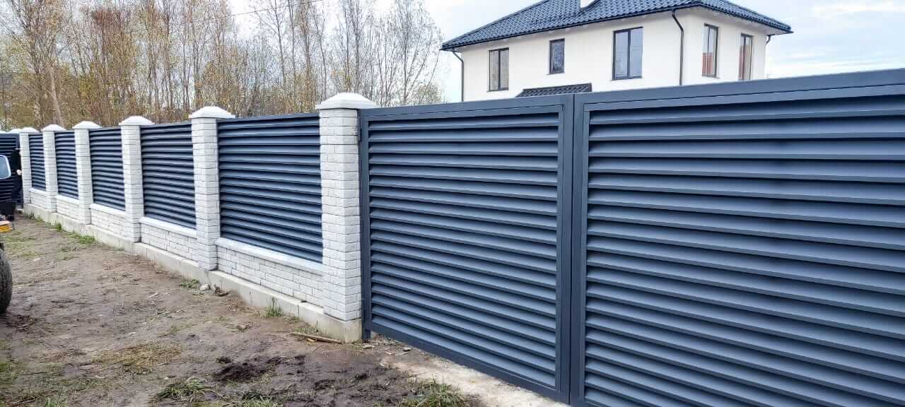 Забор-жалюзи из ламелей ЭКО-Z 32м RAL7024 Серый Графит МАТТЕ фото 5 в Новороссийске
