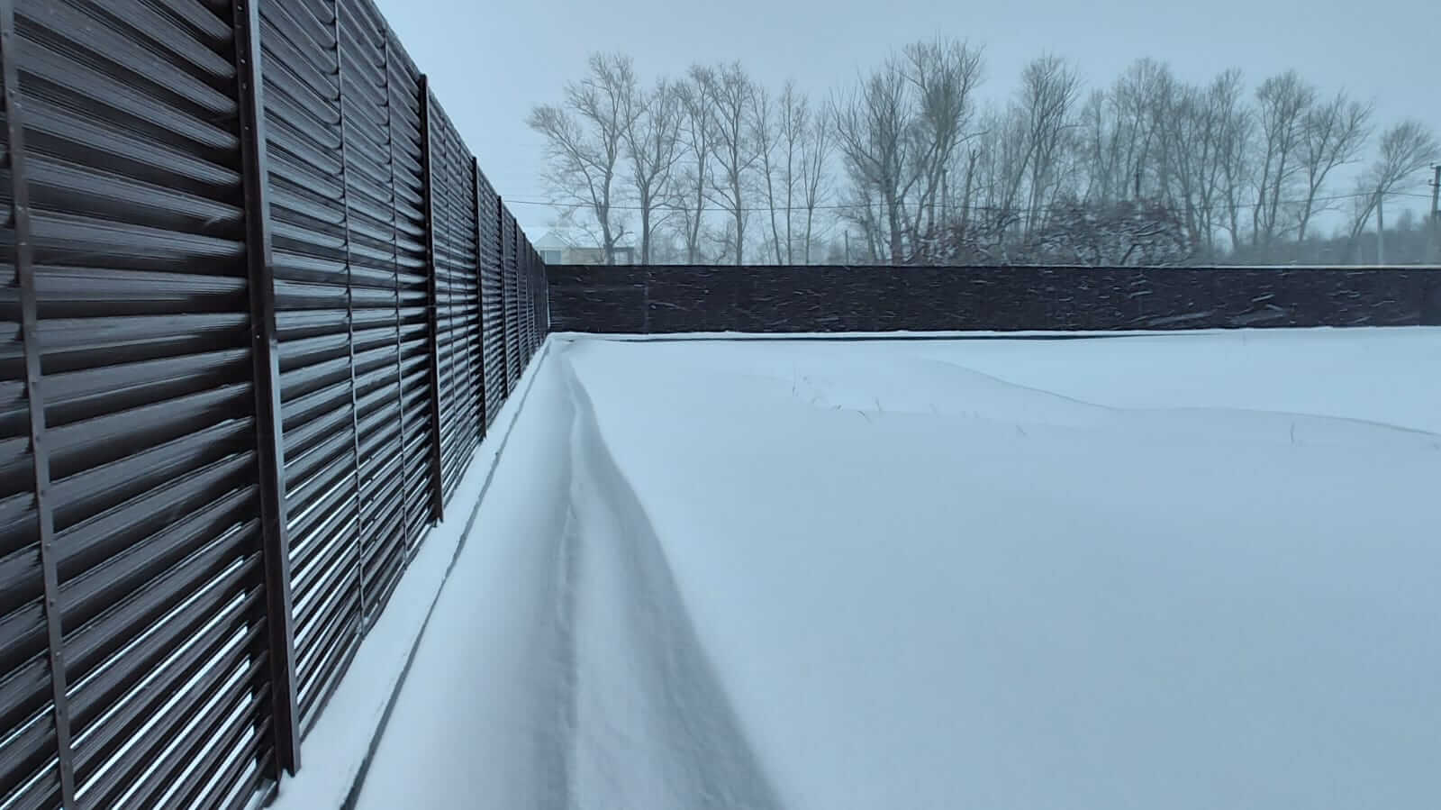 Забор из ламелей Еврожалюзи 108м RAL8017/8017 Шоколад двусторонний фото 1 в Новороссийске
