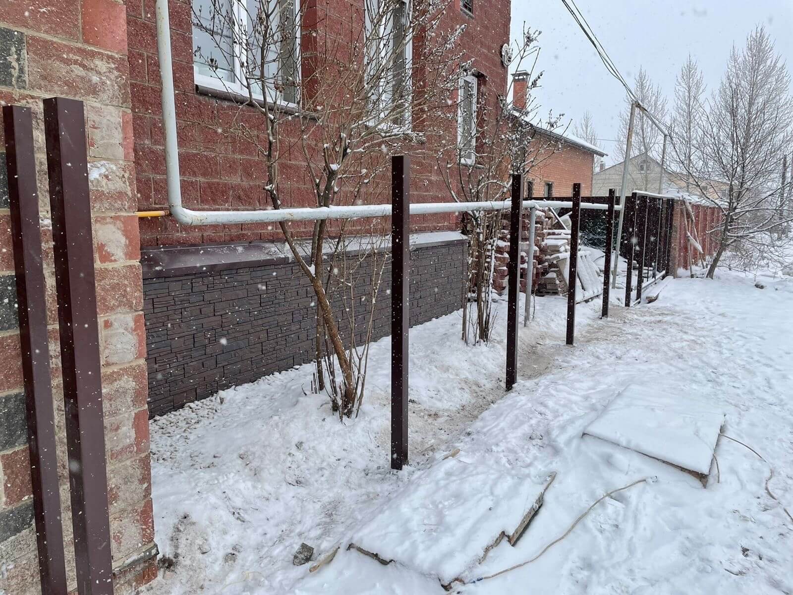 Забор из ламелей еврожалюзи 38м RAL8017/8017 Шоколад двусторонний фото 2 в Новороссийске