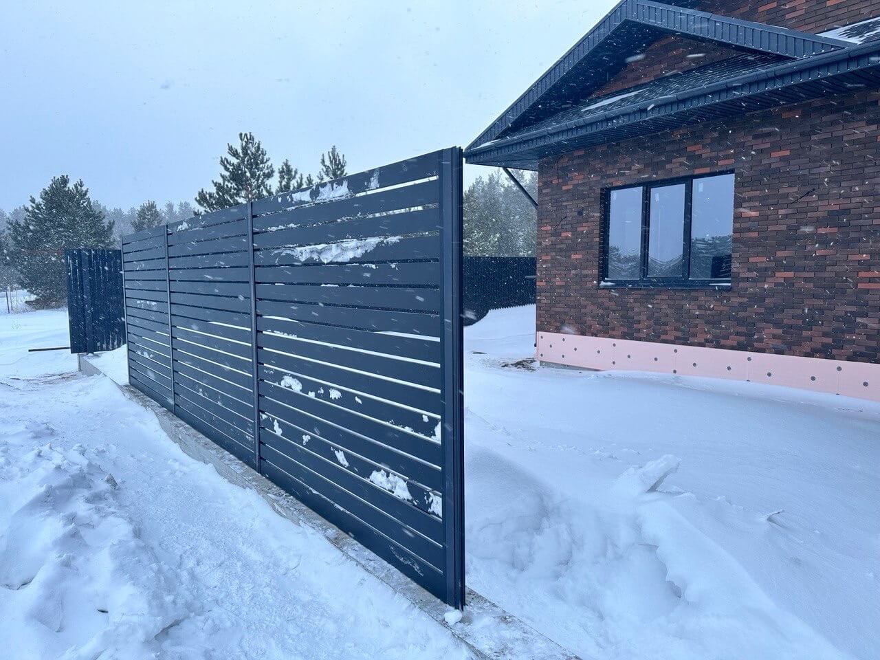 Забор-ранчо из металлопланкена 26м RAL7024 Серый Графит МАТТЕ в Новороссийске