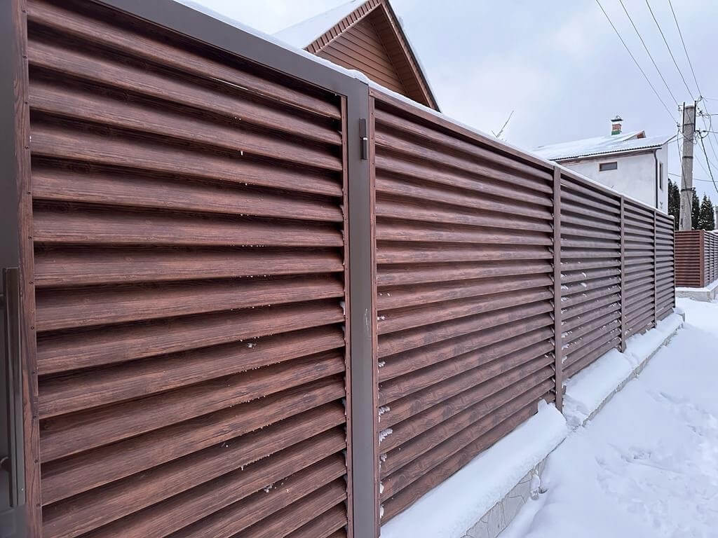 Забор-жалюзи из ламелей еврожалюзи 43м Каштан Printech фото 3 в Новороссийске