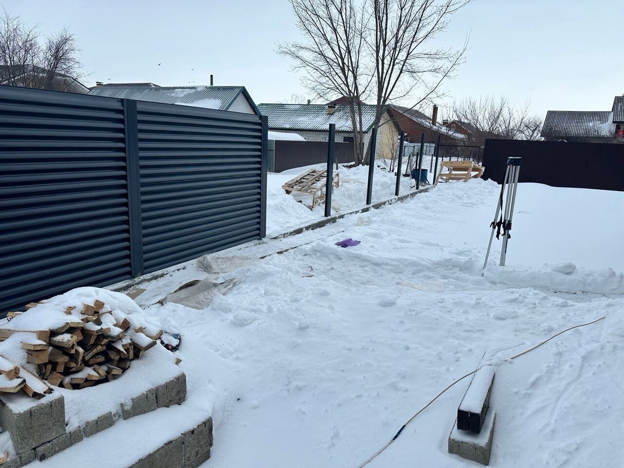 Забор-жалюзи из ламелей Еврожалюзи 32м RAL7024/7024 Серый Графит двусторонний фото 3 в Новороссийске