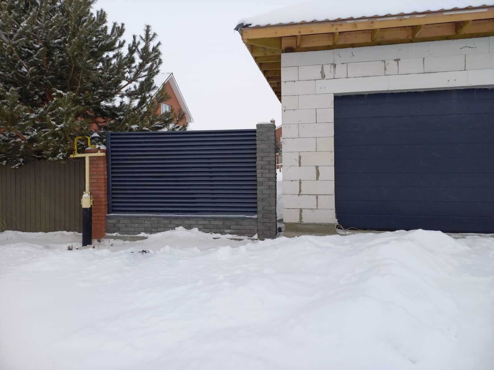 Забор из ламелей еврожалюзи 41м RAL7024/7024 Серый Графит двусторонний фото 1 в Новороссийске
