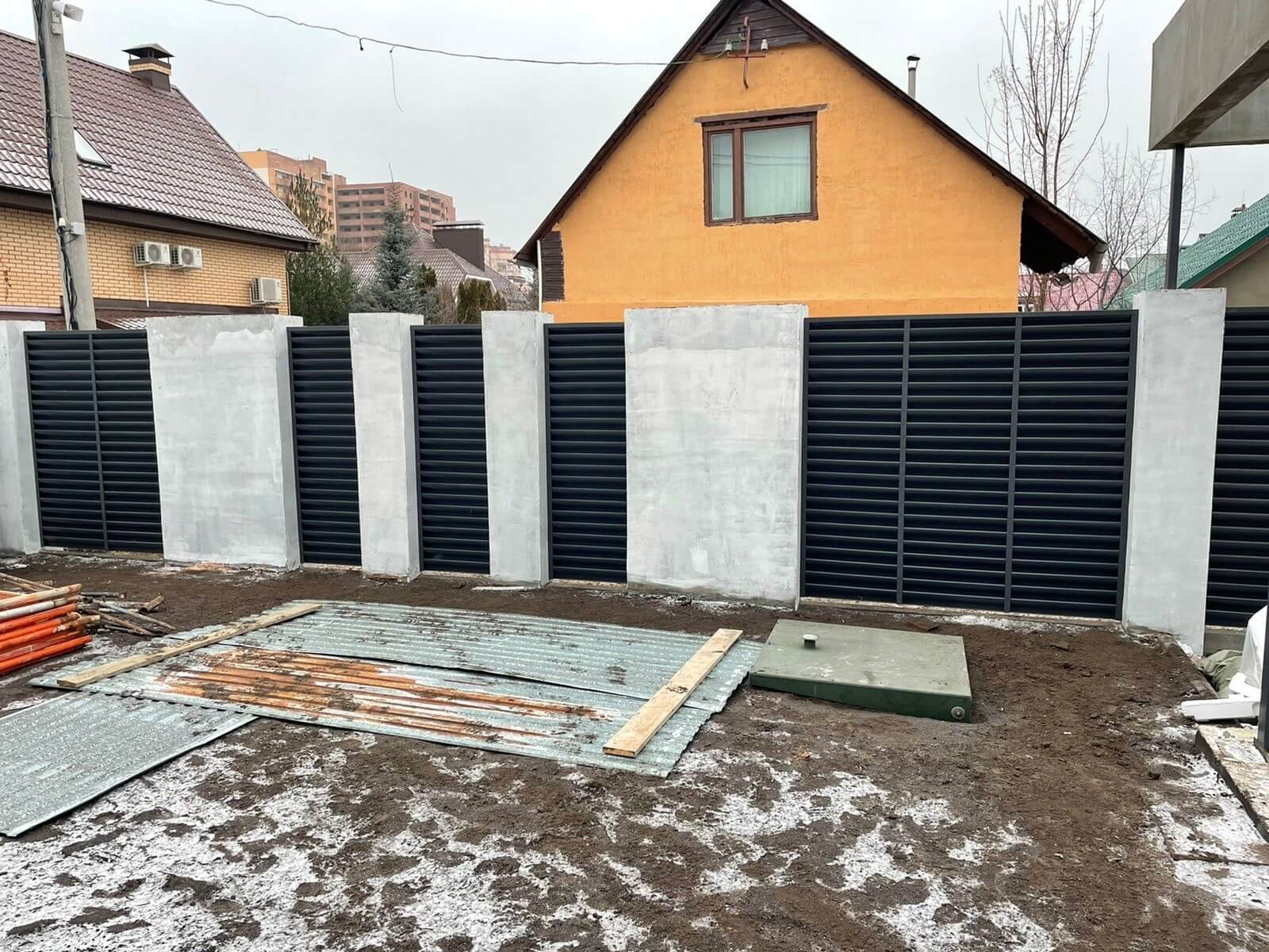 Забор из ламелей еврожалюзи 28м RAL7024/7024 Серый Графит двусторонний в Новороссийске