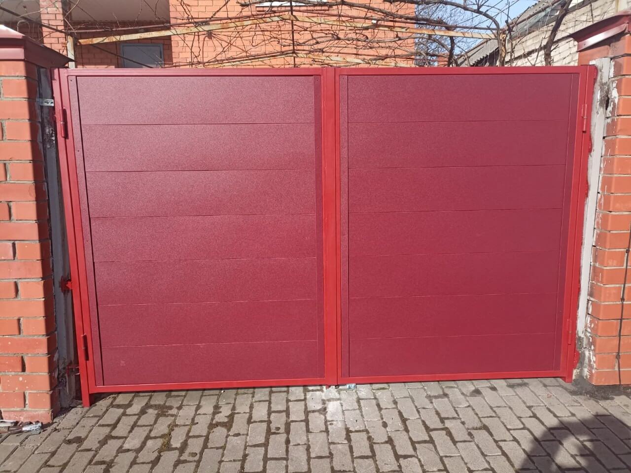 Ворота и калитка из металлопланкена 4м RAL3005 Красное Вино, Стальной Бархат фото 1 в Новороссийске