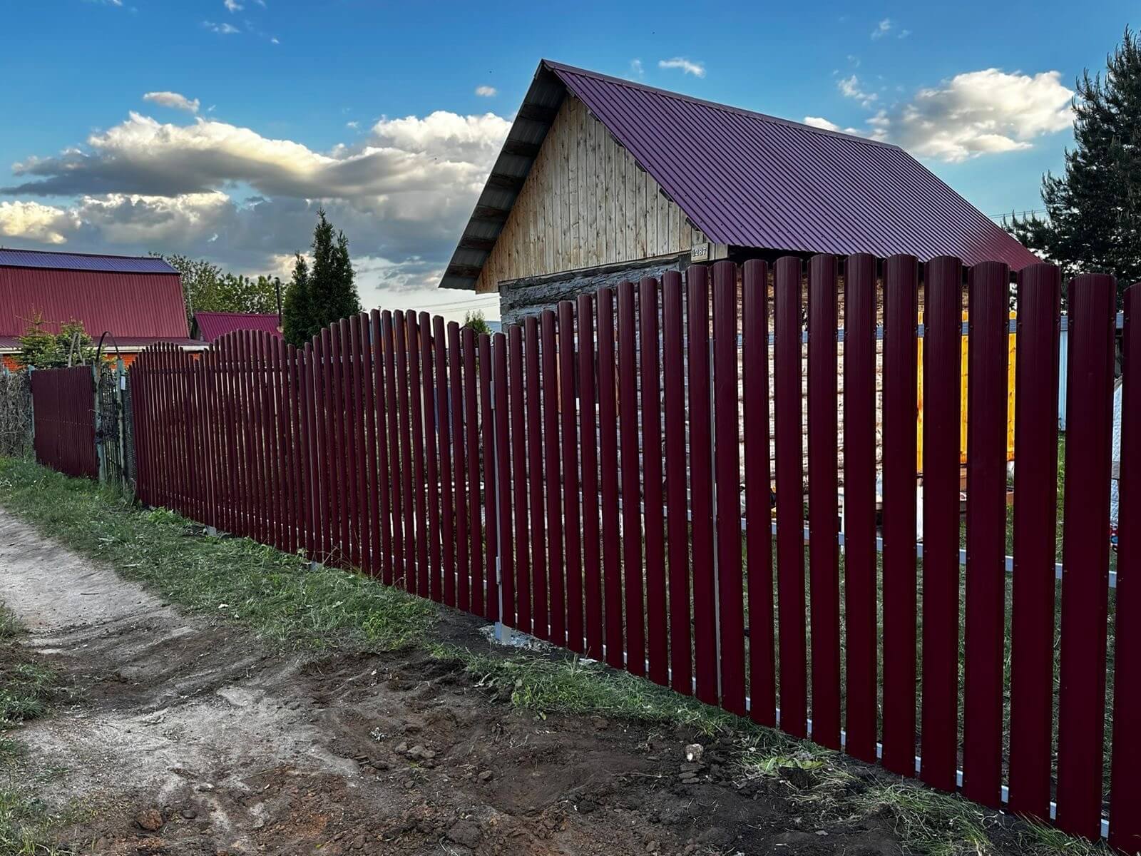 Забор из евроштакетника 28м RAL3005 Красное Вино фото 4 в Новороссийске