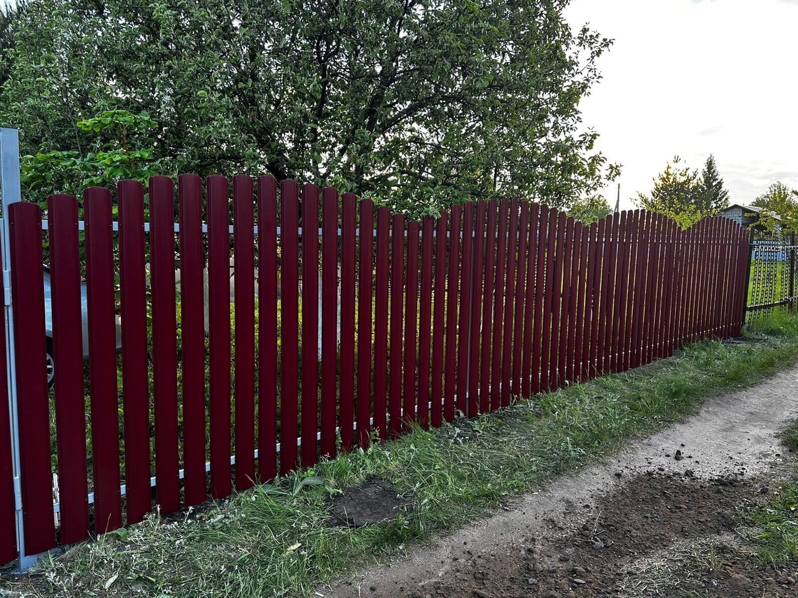 Забор из евроштакетника 28м RAL3005 Красное Вино фото 3 в Новороссийске