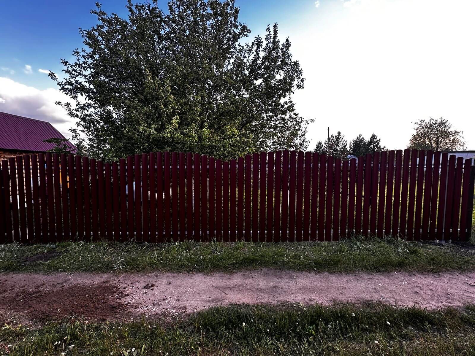 Забор из евроштакетника 28м RAL3005 Красное Вино фото 1 в Новороссийске