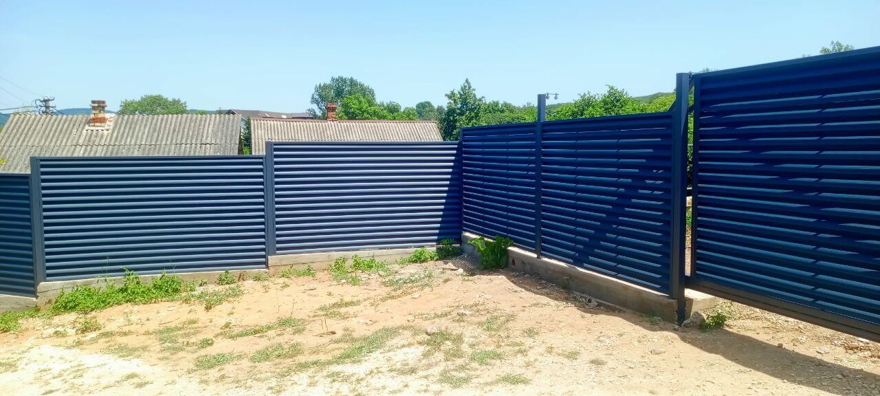 Забор-жалюзи из ламелей Еврожалюзи 53м RAL7024 Серый Графит МАТТЕ фото 4 в Новороссийске