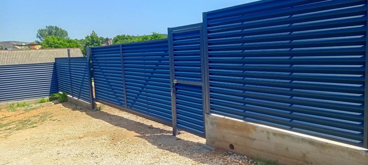 Забор-жалюзи из ламелей Еврожалюзи 53м RAL7024 Серый Графит МАТТЕ фото 15 в Новороссийске