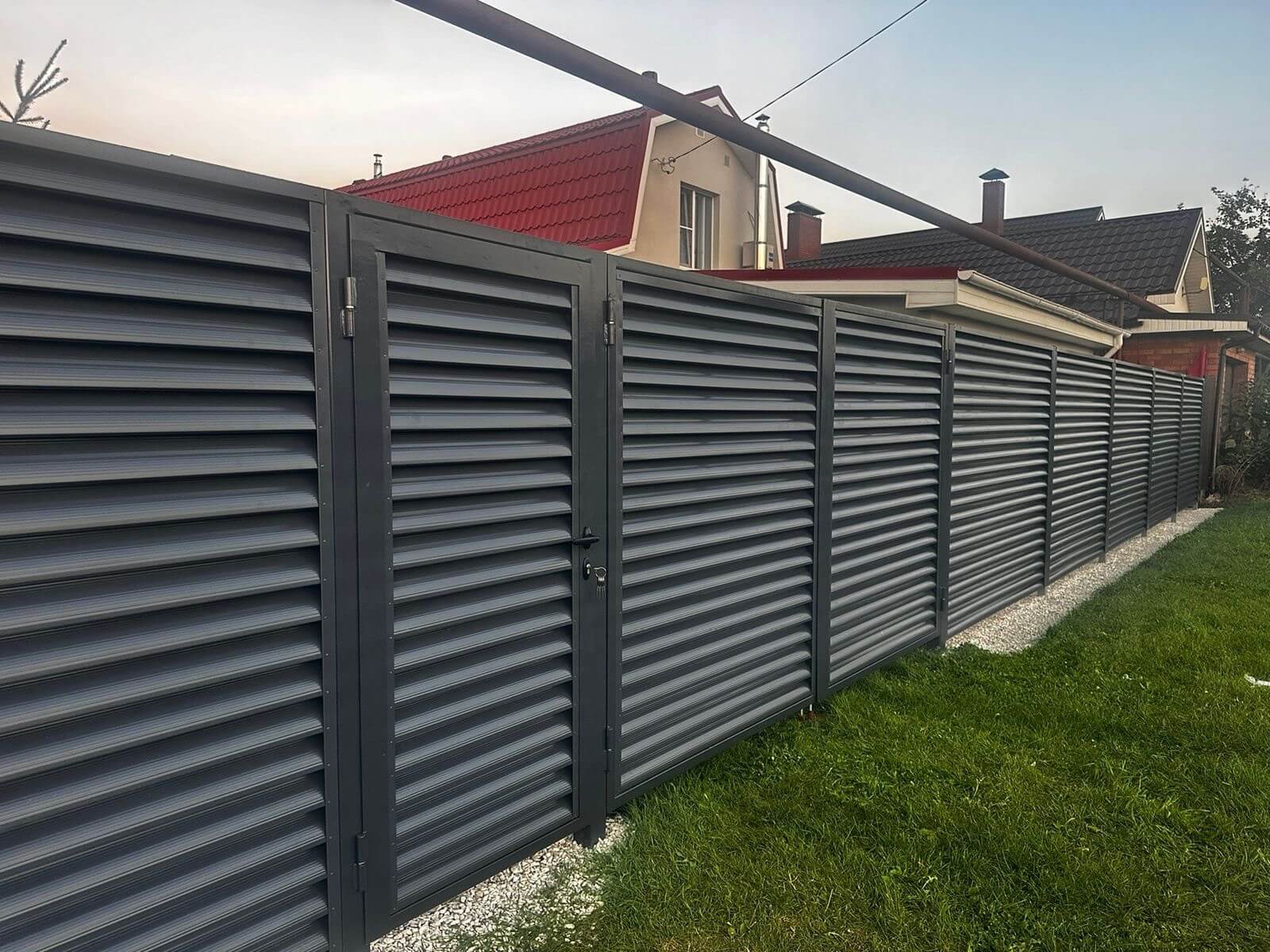 Забор из ламелей Еврожалюзи 26м RAL7024/7024 Серый Графит двусторонний фото 1 в Новороссийске