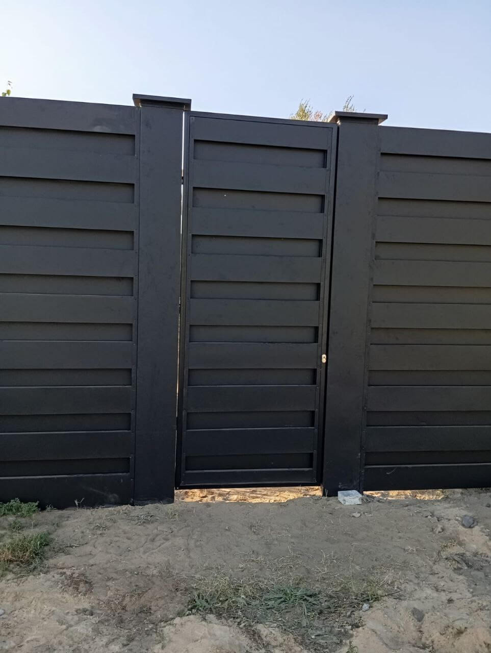 Забор-ранчо из металлопланкена 37м RAL9005 Черный МАТТЕ фото 3 в Новороссийске
