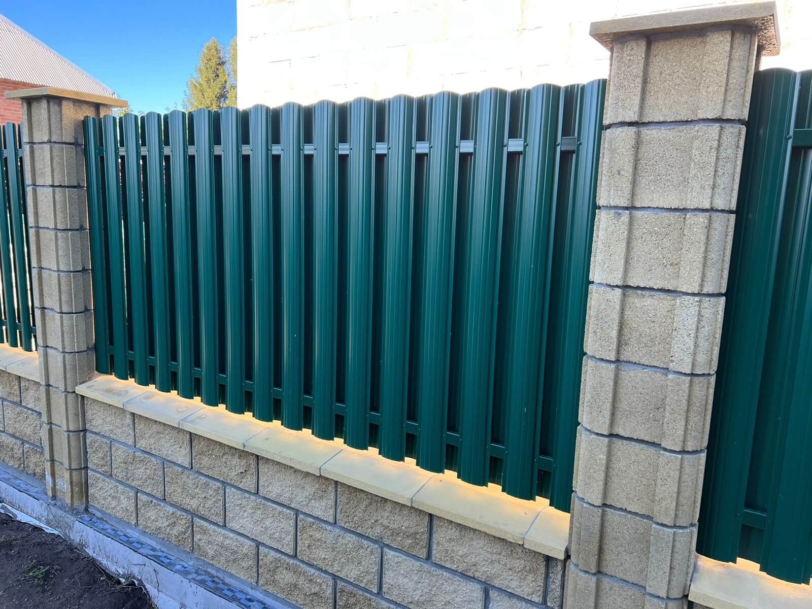 Забор из евроштакетника 22м RAL6005/6005 Зеленый Мох двусторонний фото 6 в Новороссийске