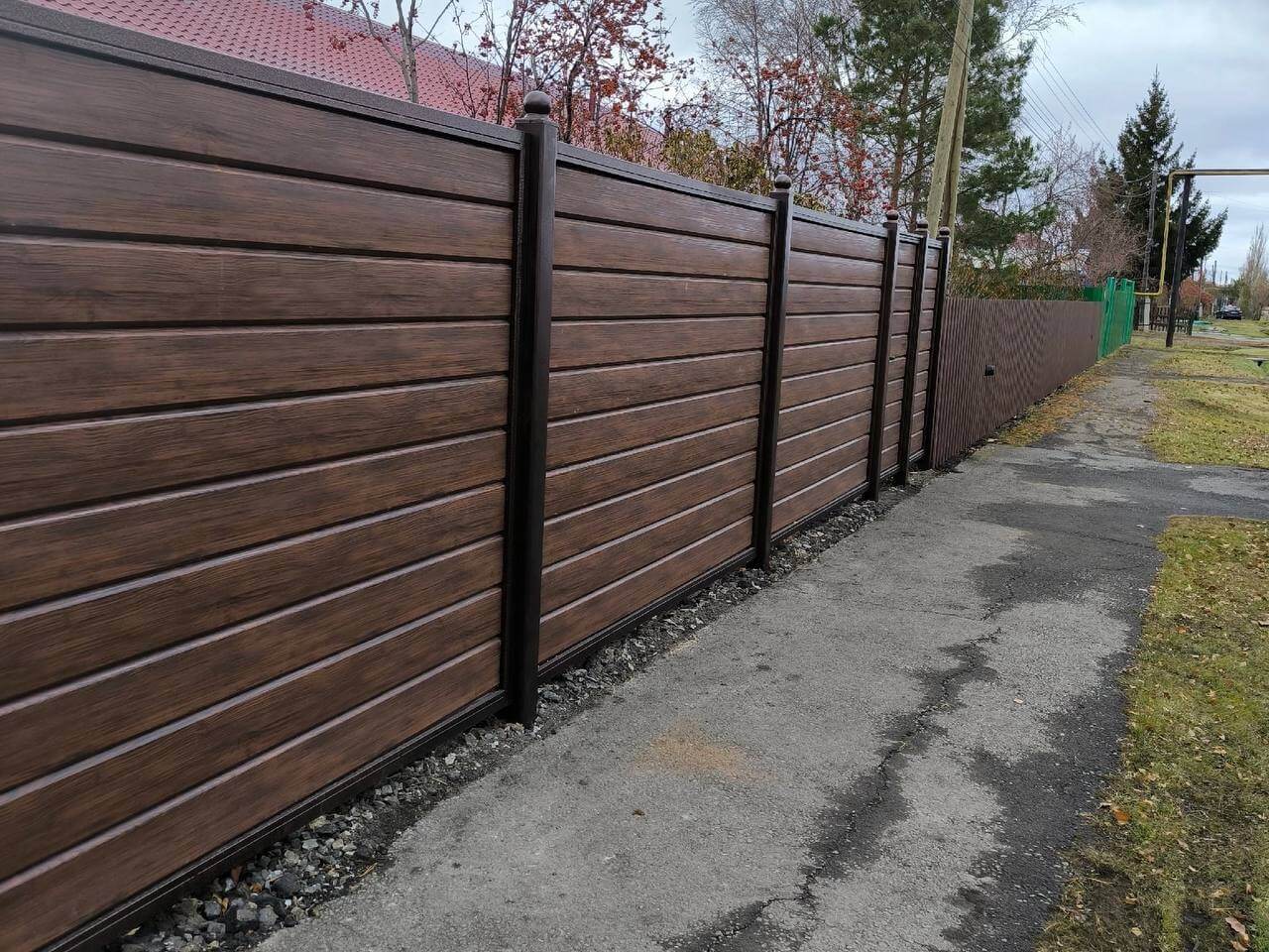 Забор из металлосайдинга Евро-Брус 46м Античное Дерево Принтек фото 1 в Новороссийске