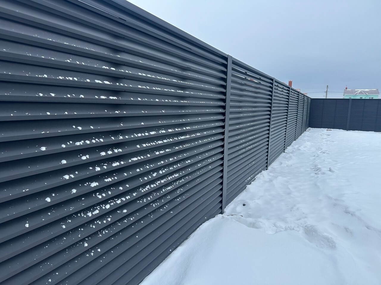 Забор-жалюзи из ламелей ЭКО-Z 130м RAL9005 Черный МАТТЕ в Новороссийске