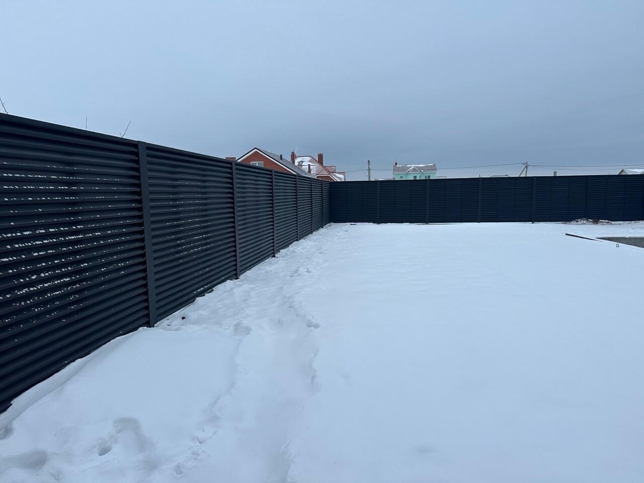 Забор-жалюзи из ламелей ЭКО-Z 130м RAL9005 Черный МАТТЕ фото 3 в Новороссийске