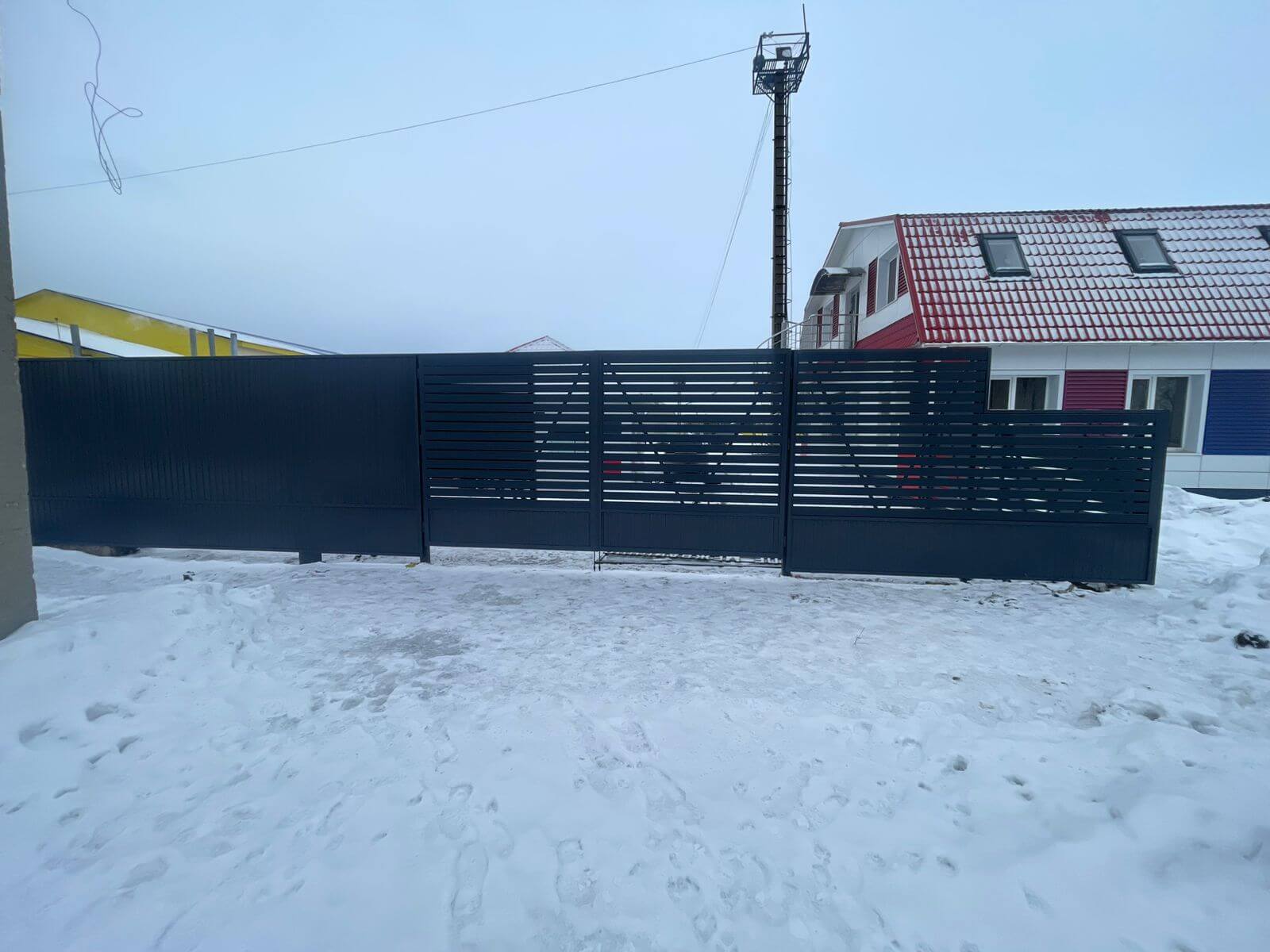Забор-ранчо из металлического планкена 11м RAL7024 Серый Графит фото 2 в Новороссийске