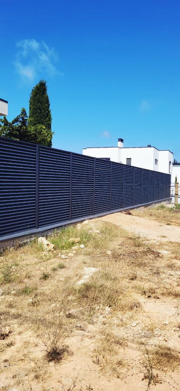 Забор-жалюзи 65м RAL7024/7024 Серый Графит МАТТЕ двусторонний фото 6 в Новороссийске