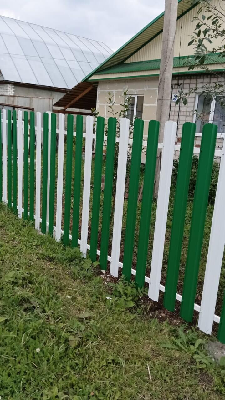 Забор из евроштакетника 10м RAL9003 Белый, RAL6029 Зеленая Мята фото 2 в Новороссийске