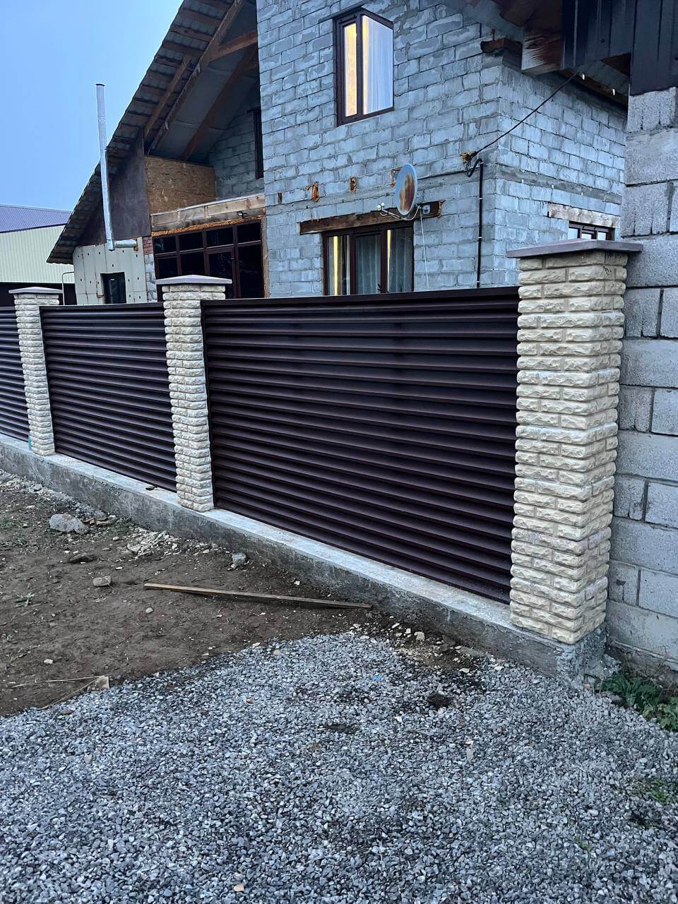 Забор-жалюзи из ламелей ЭКО-Z 18м RAL8017/8017 Шоколад двусторонний фото 2 в Новороссийске