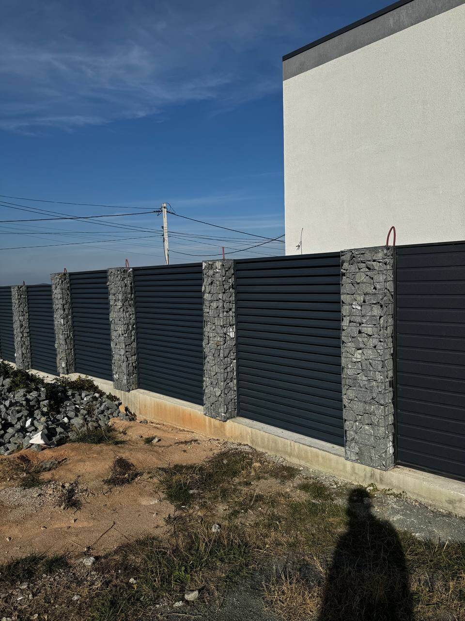 Забор-жалюзи из ламелей ЭКО-Z-US усиленных 36м RAL7024/7024 Серый Графит двусторонний МАТТЕ фото 6 в Новороссийске