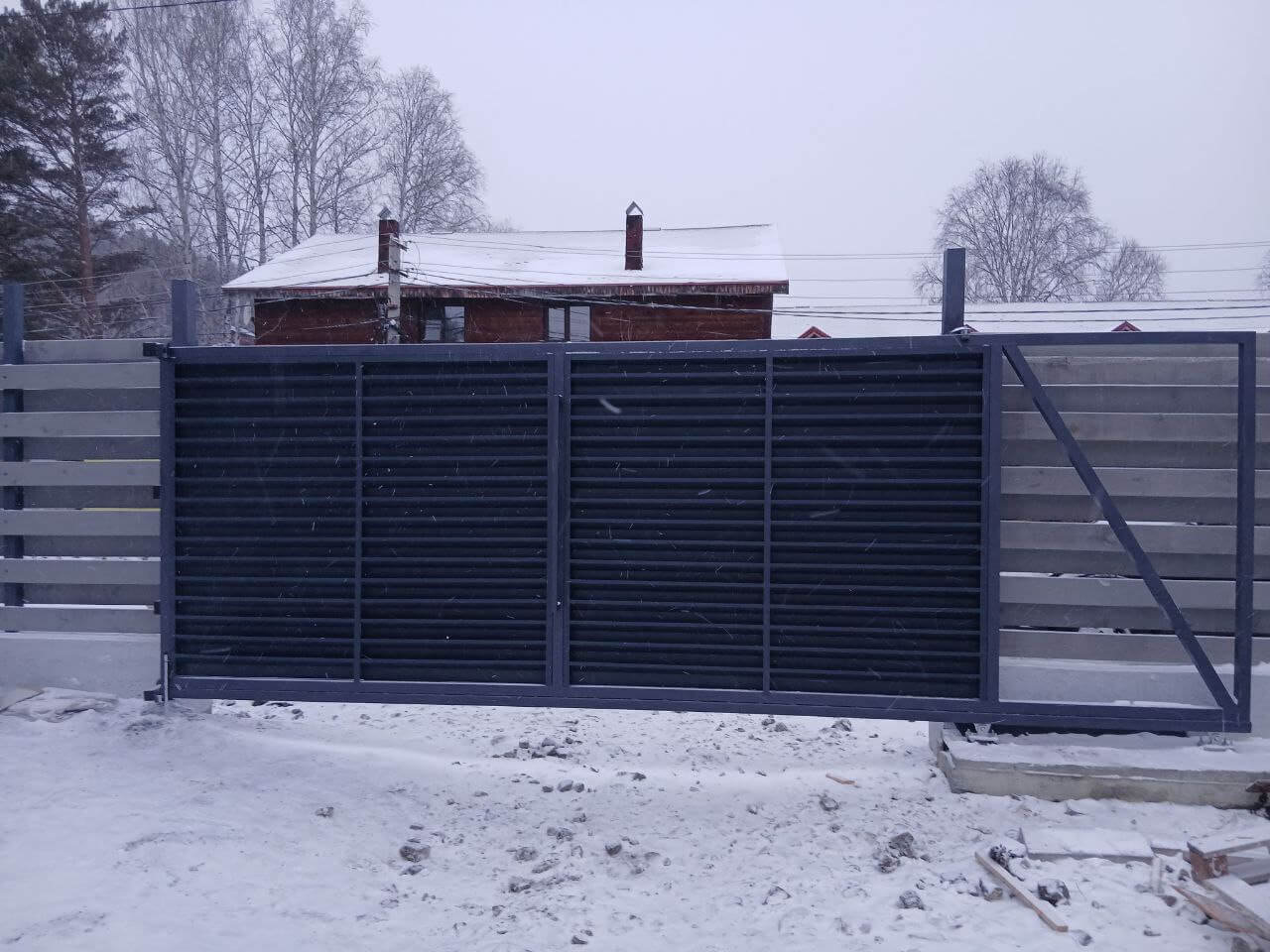 Входная группа из ламелей Хай-Тек RAL7024/7024 Серый Графит двусторонний МАТТЕ фото 17 в Новороссийске