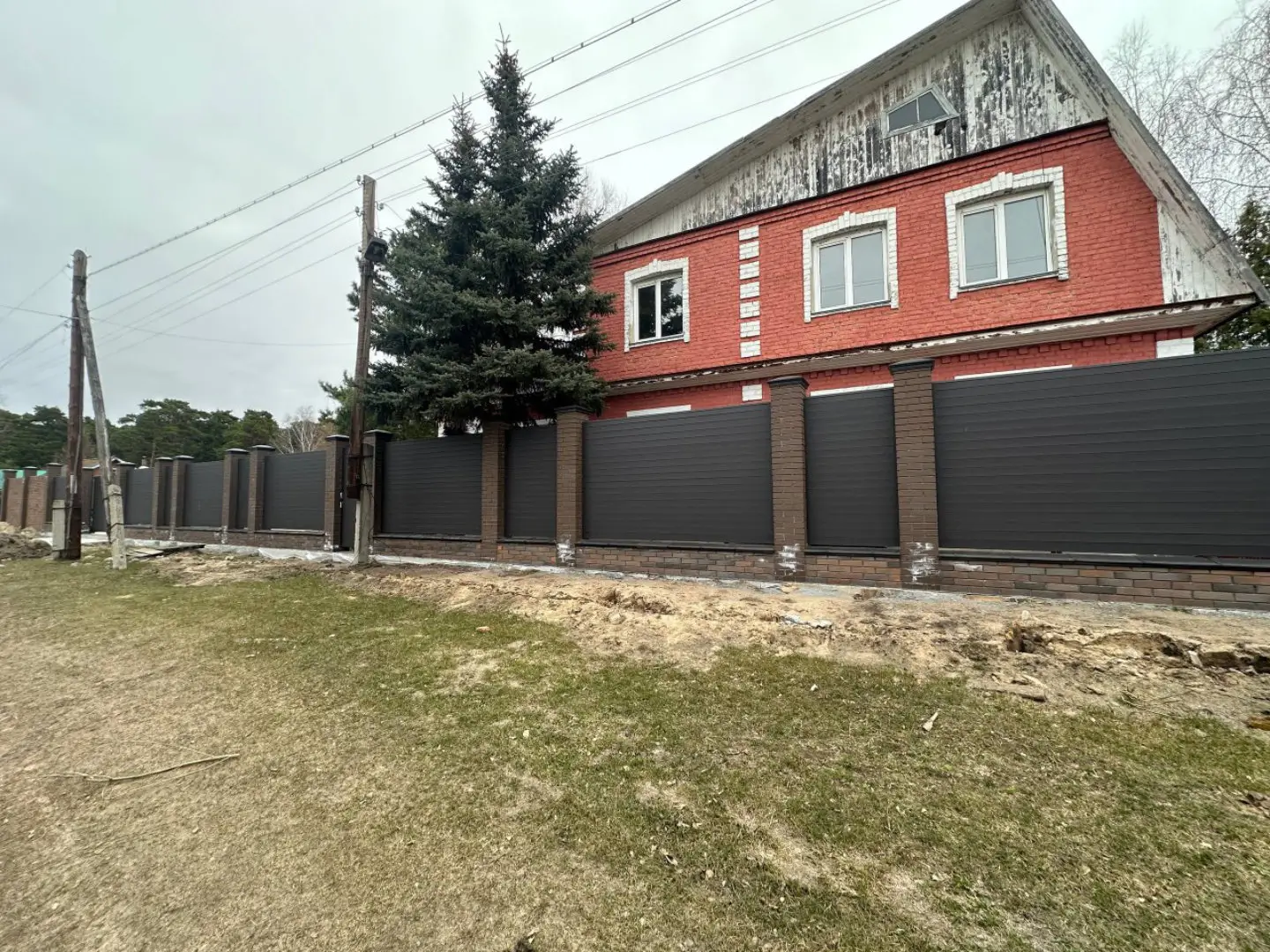 Забор-ранчо из металлического планкена 28м RAL8019 Темный Шоколад МАТТЕ фото 2 в Новороссийске