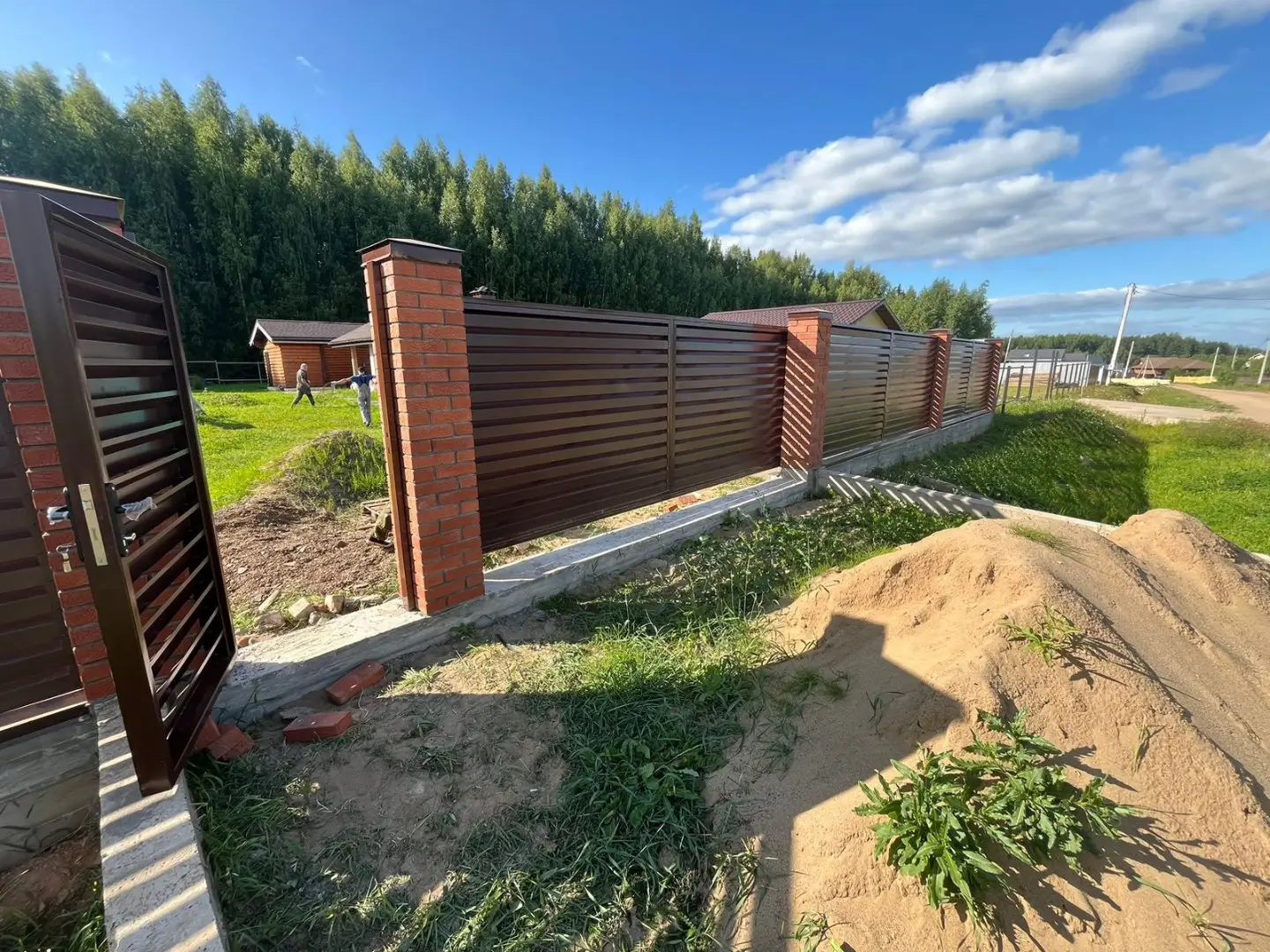 Забор-жалюзи из ламелей Хай-Тек 26м RAL8017/8017 Шоколад двусторонний фото 5 в Новороссийске